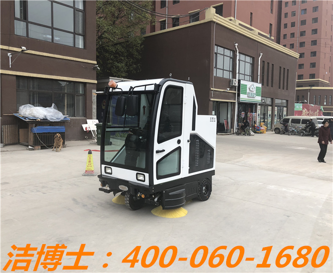 潔博士駕駛清掃車用戶案例——長治浩鷹物業(yè)管理 潔博士駕駛清掃車用戶案例——長治浩鷹物業(yè)管理