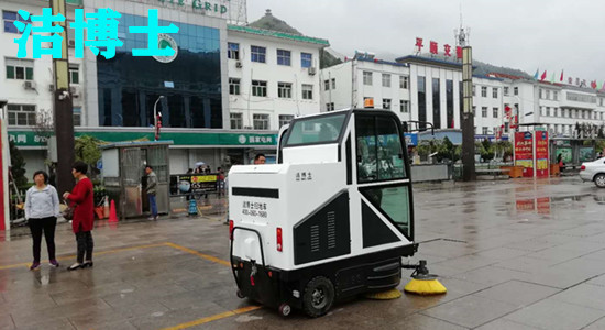 馬路掃地車 馬路掃地車