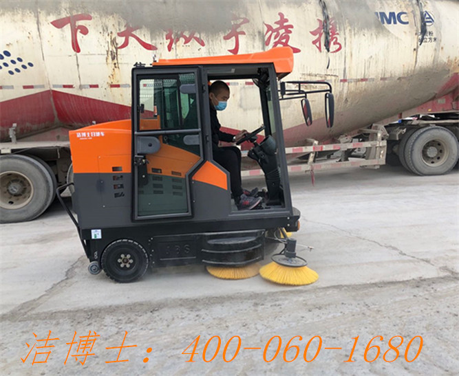 潔博士電動清掃車用戶現(xiàn)場——蘭州潤洲混凝土有限公司 潔博士電動清掃車用戶現(xiàn)場——蘭州潤洲混凝土有限公司