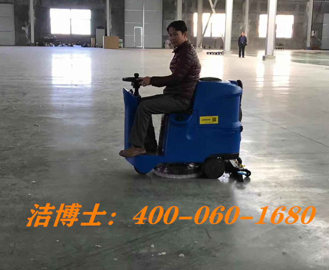 潔博士駕駛掃地機(jī)客戶案例-南寧市殯葬服務(wù)管理處 潔博士駕駛掃地機(jī)客戶案例-南寧市殯葬服務(wù)管理處