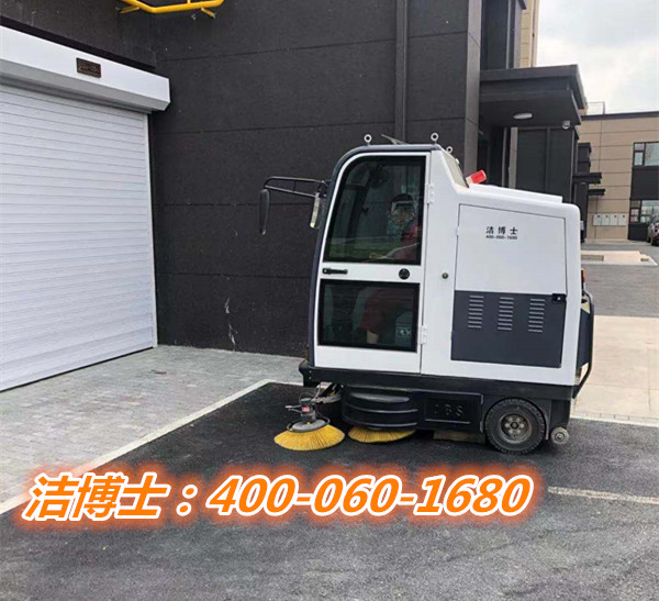 潔博士駕駛掃地車客戶案例-山西國裕物業(yè)服務有限公司 潔博士駕駛掃地車客戶案例-山西國裕物業(yè)服務有限公司