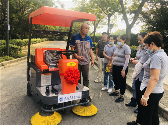 潔博士掃地車愛(ài)心捐贈(zèng)